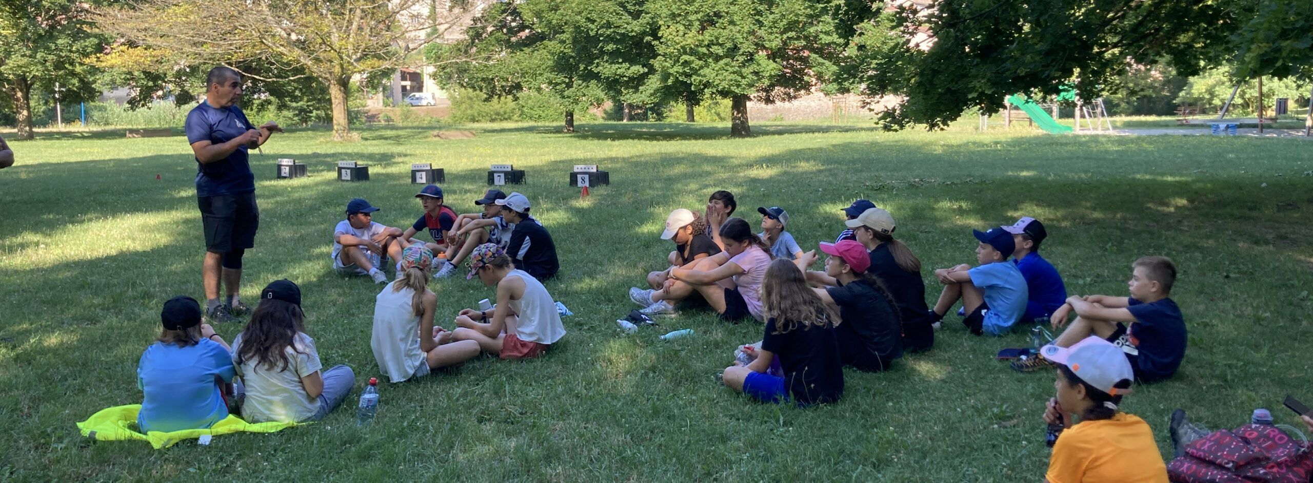 Élèves de 6e participant au projet sport environnement à Saint-Pierre-de-Bœuf.