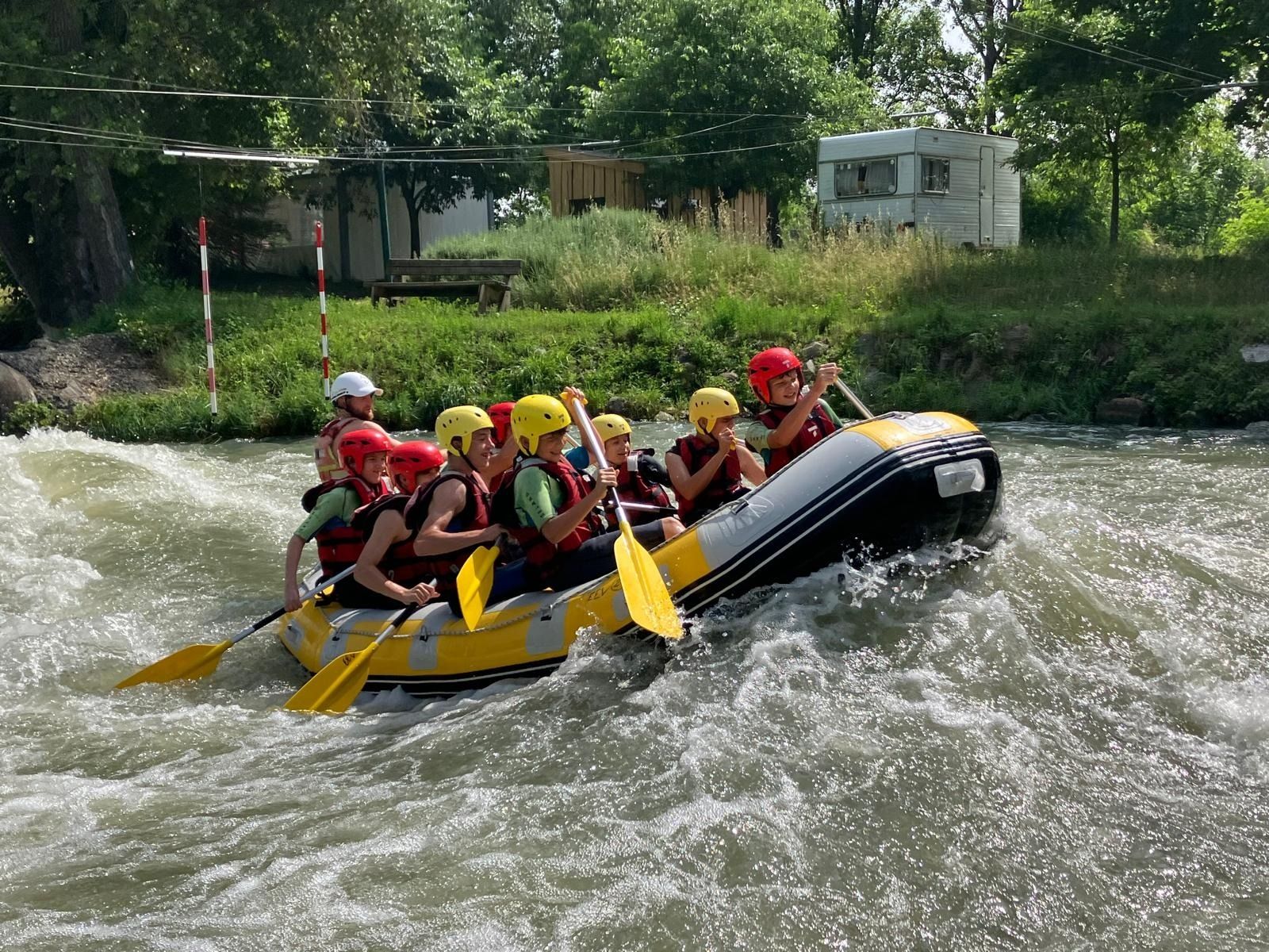 sortie rafting pour les 5èmes en eaux vives à Saint-Pierre-de-Bœuf