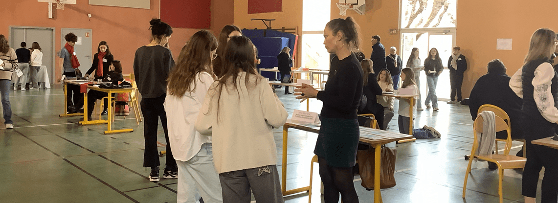 Forum des métiers collège au Marronniers organisé par les élèves